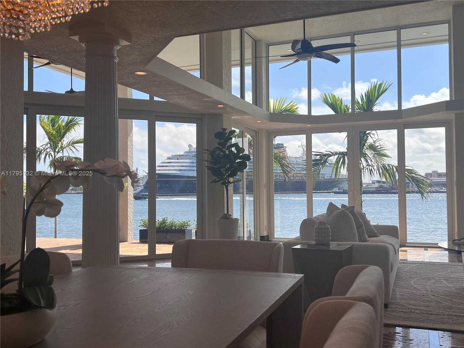 Small Image of 1925 Harbourview Dr, Fort Lauderdale, FL 33316, USA Number 63