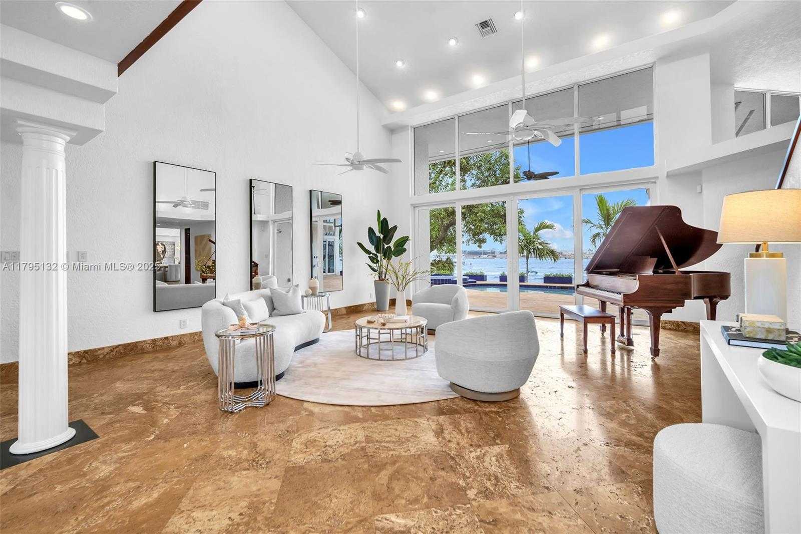 Small Image of 1925 Harbourview Dr, Fort Lauderdale, FL 33316, USA Number 8