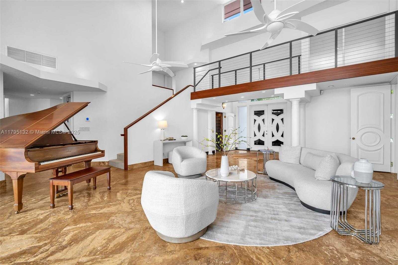 Small Image of 1925 Harbourview Dr, Fort Lauderdale, FL 33316, USA Number 9
