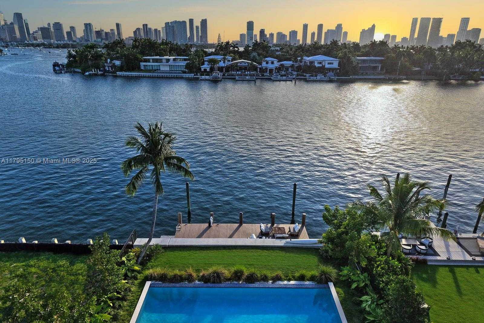 Small Image of 310 WEST DILIDO DR, Miami Beach Number 2
