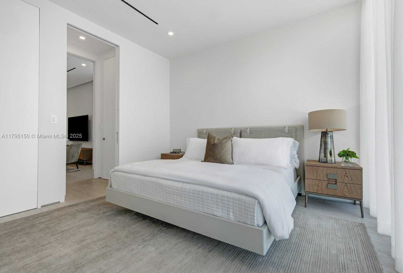 Small Image of 310 WEST DILIDO DR, Miami Beach Number 32