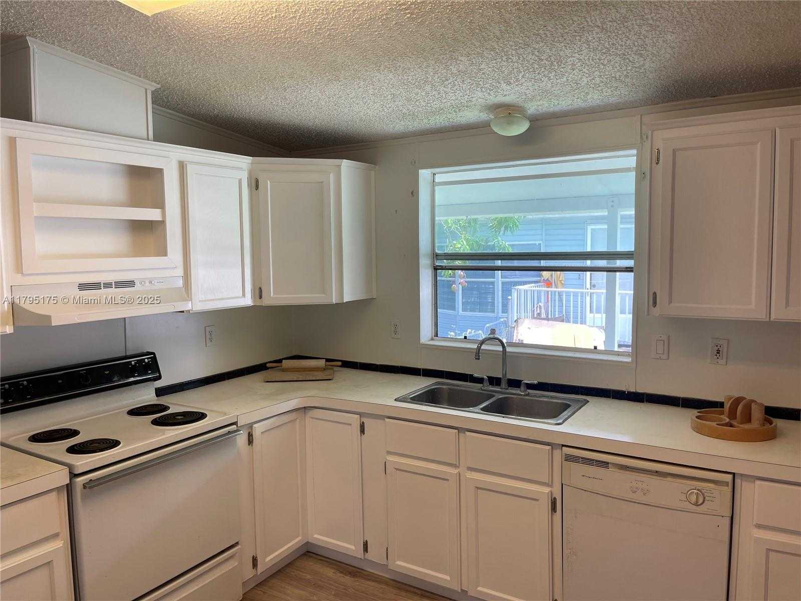 Small Image of 19800 SOUTH WEST 180TH AVE UNIT 51, Miami Number 3