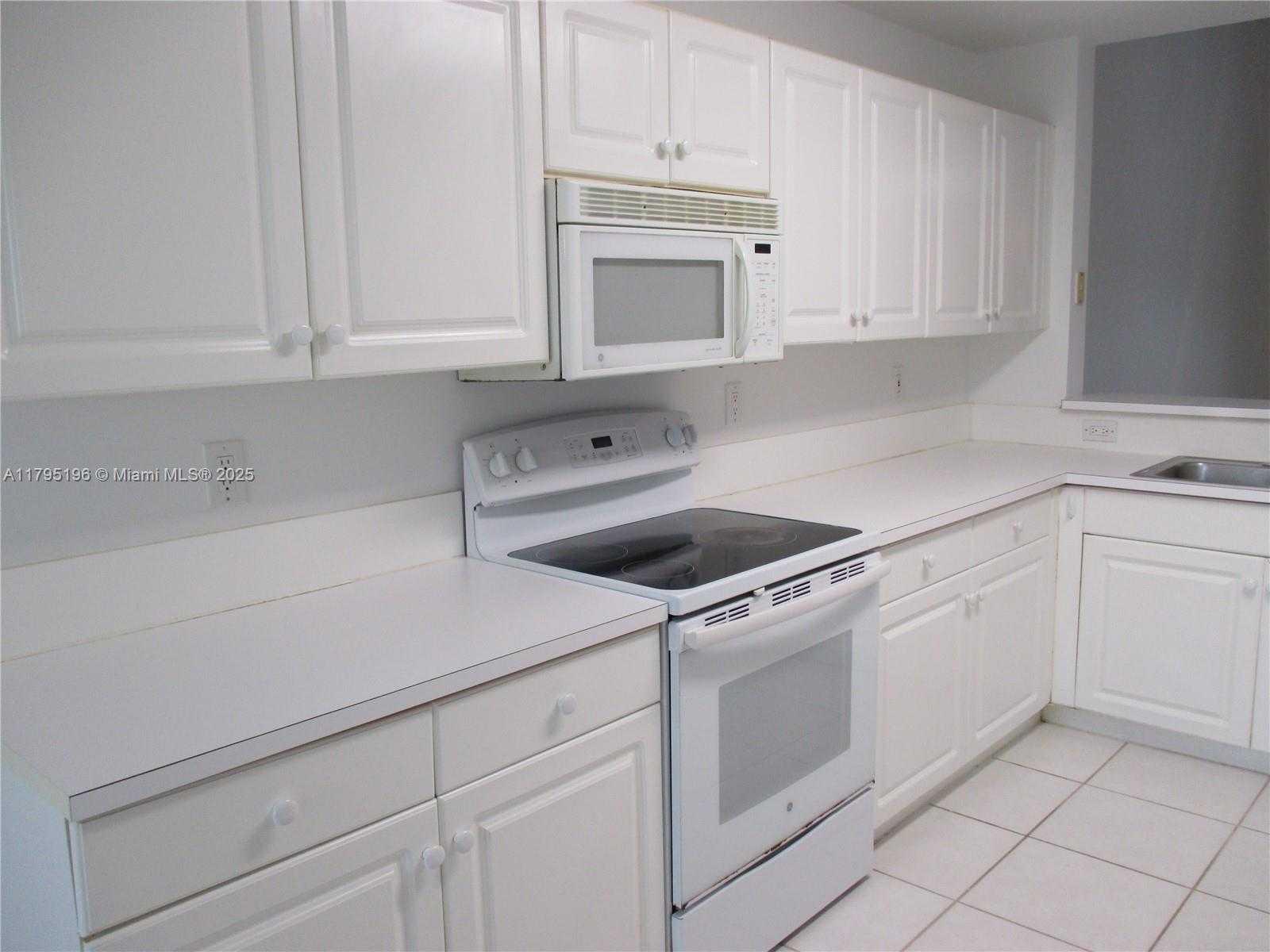 Small Image of 4112 PINE RIDGE LN, Weston Number 4