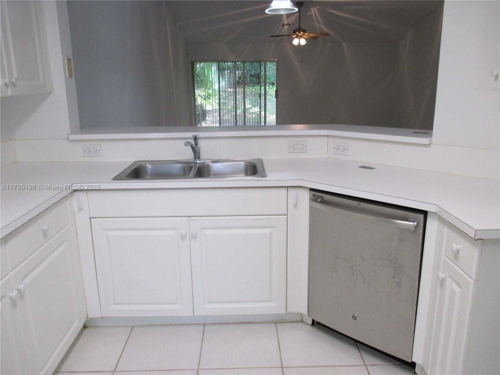 Small Image of 4112 PINE RIDGE LN, Weston Number 5