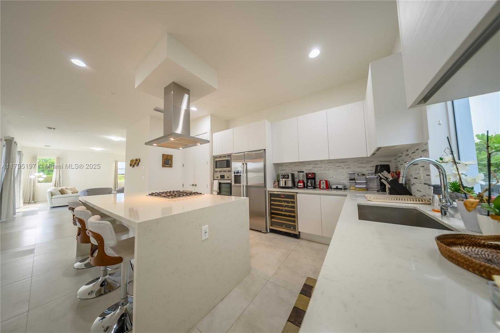 Small Image of 10126 NORTH WEST 76TH TER, Doral Number 12