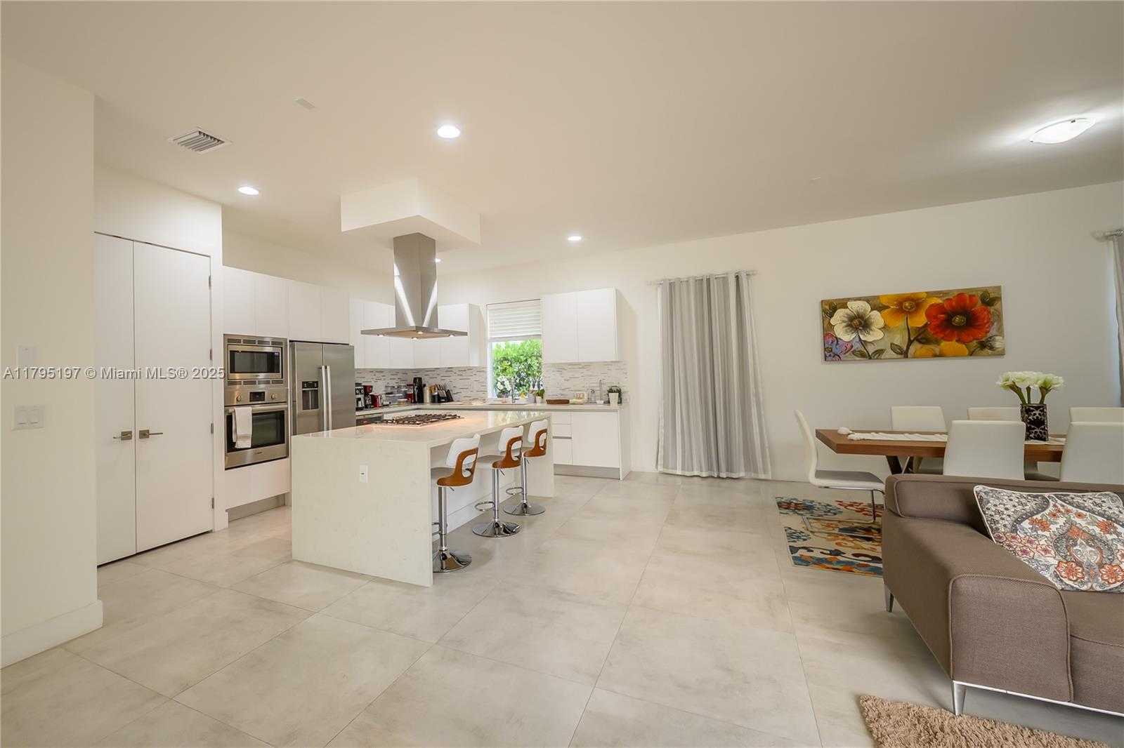 Small Image of 10126 NORTH WEST 76TH TER, Doral Number 13