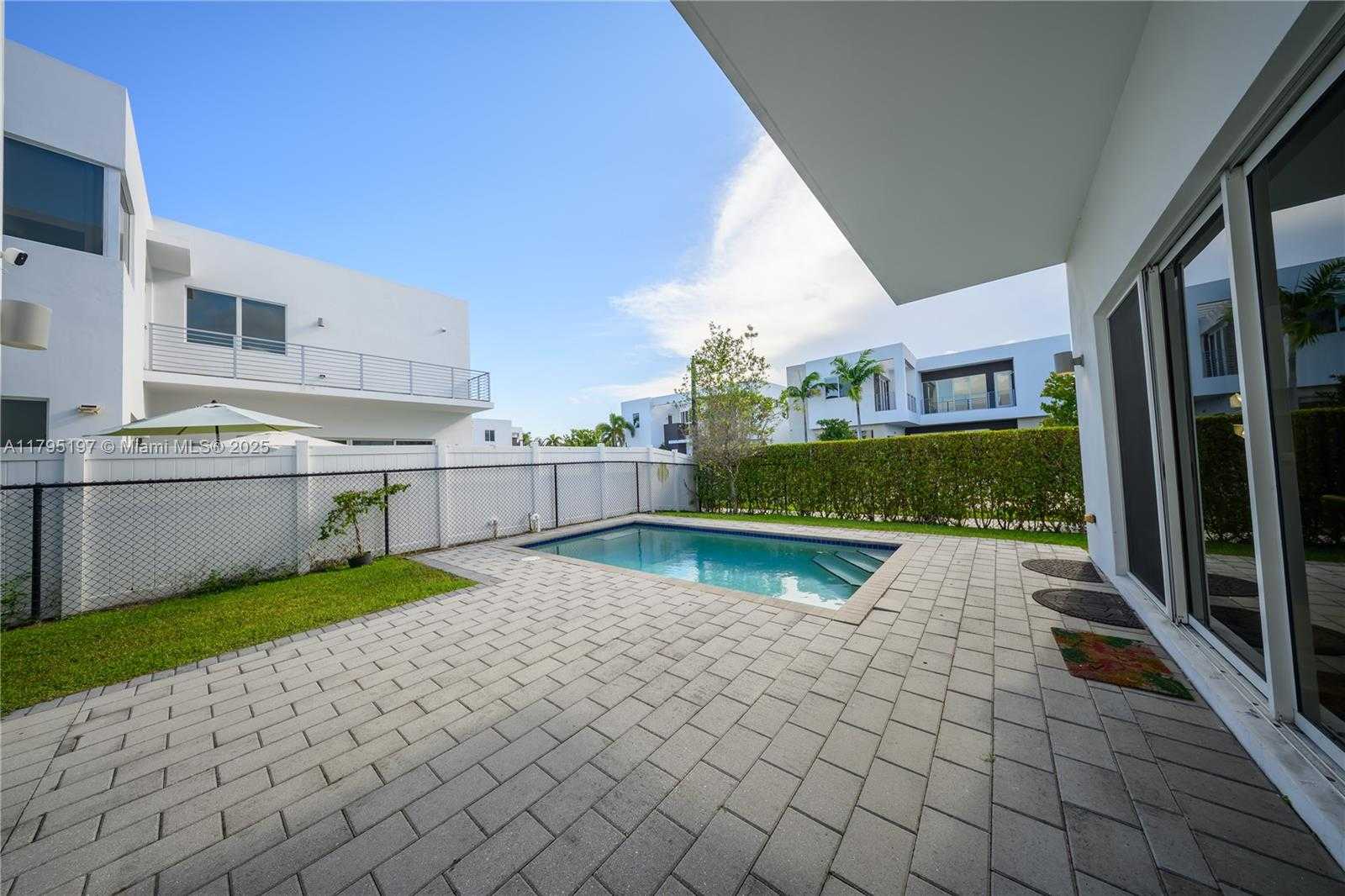 Small Image of 10126 NORTH WEST 76TH TER, Doral Number 17