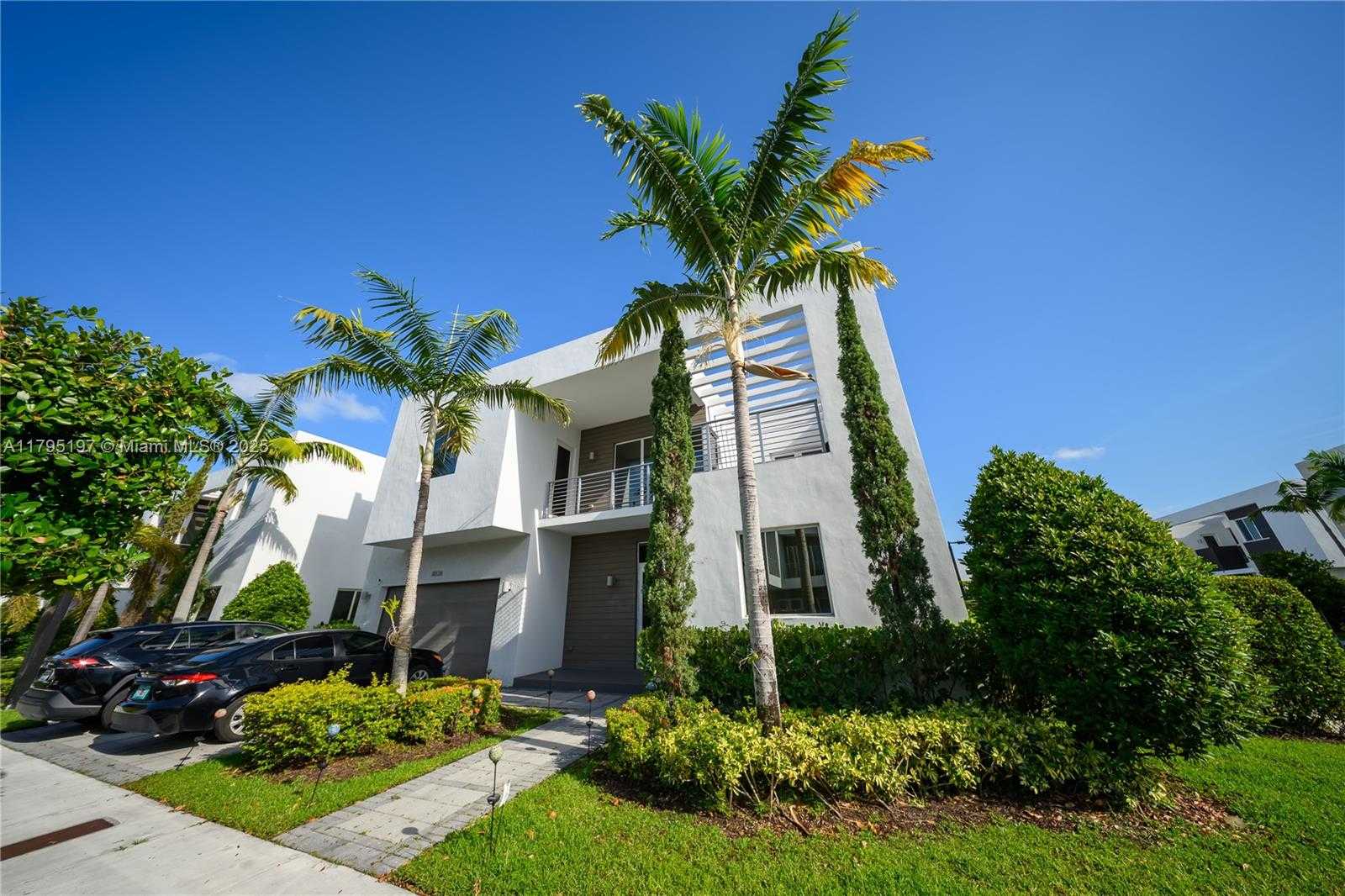 Small Image of 10126 NORTH WEST 76TH TER, Doral Number 2