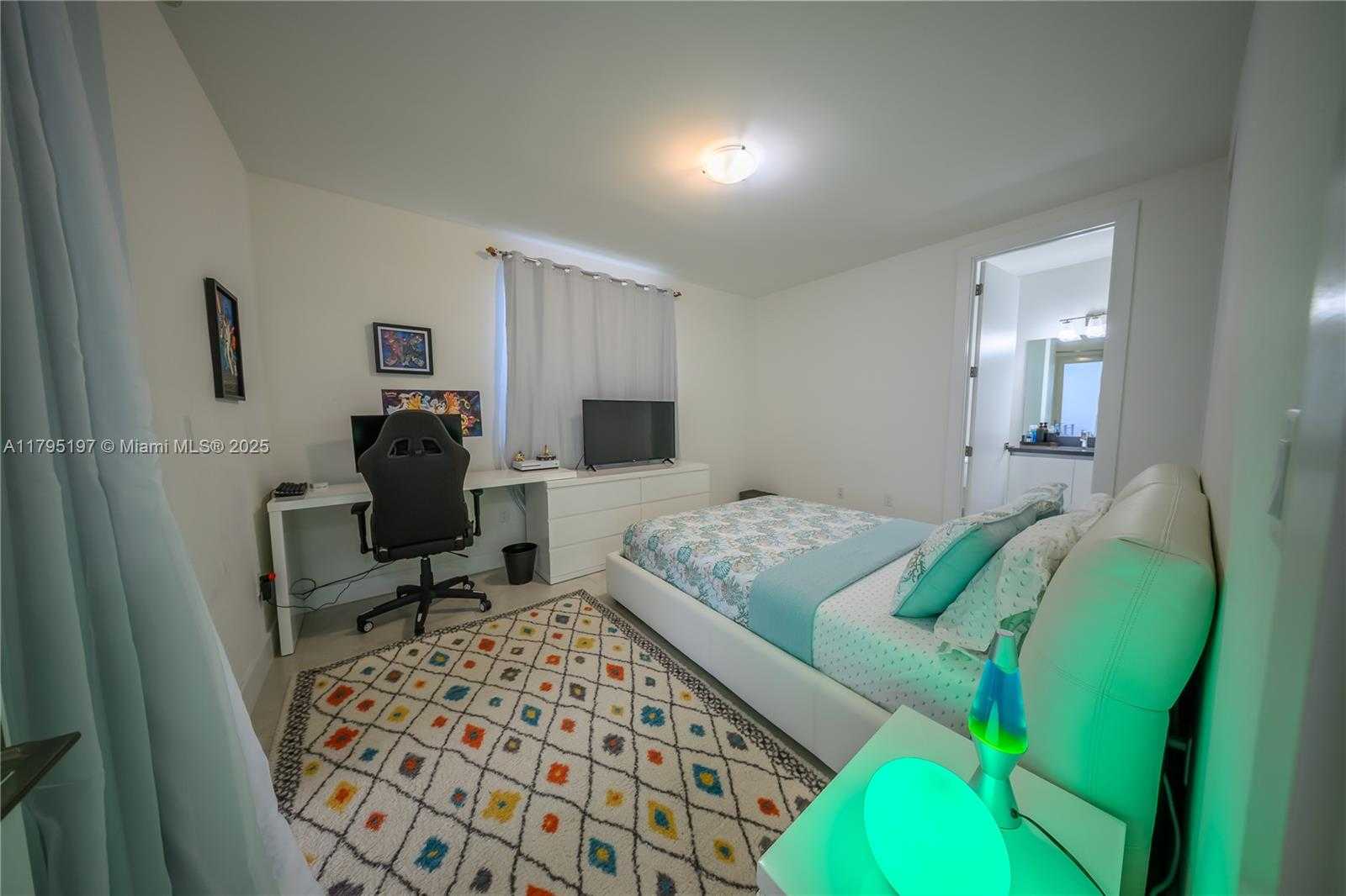 Small Image of 10126 NORTH WEST 76TH TER, Doral Number 26