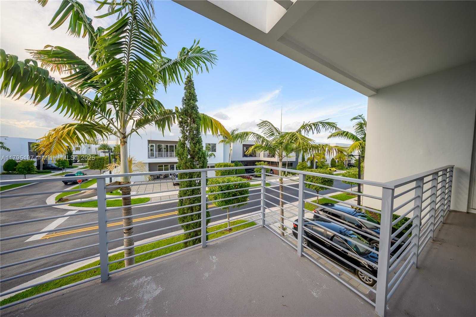 Small Image of 10126 NORTH WEST 76TH TER, Doral Number 37