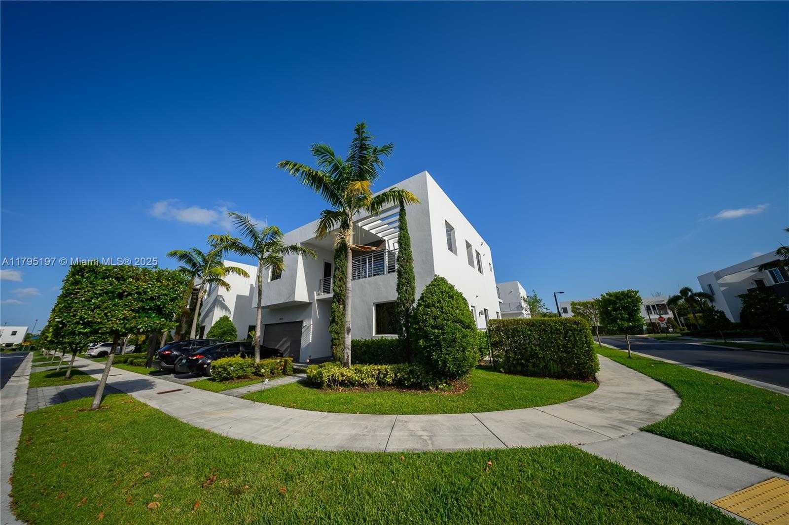 Small Image of 10126 NORTH WEST 76TH TER, Doral Number 4