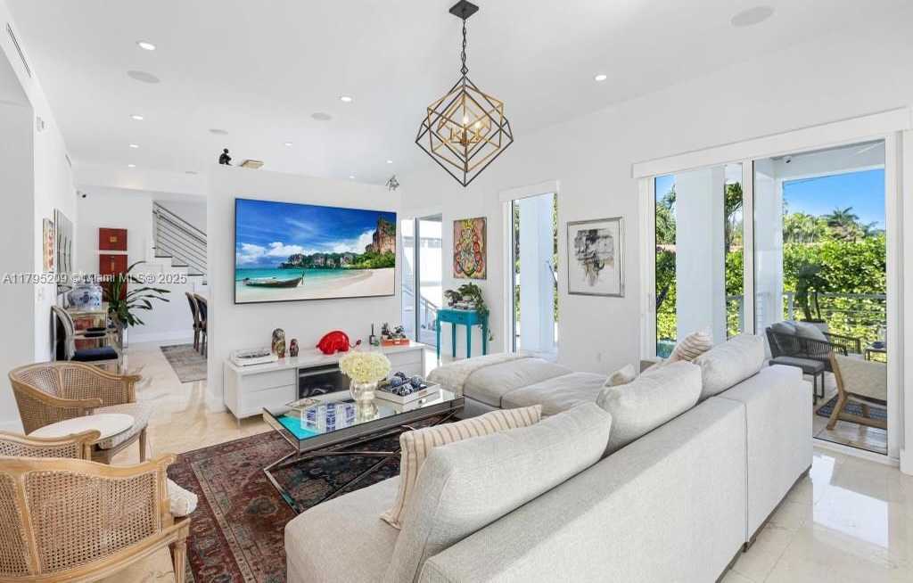 Small Image of 689 GLENRIDGE RD, Key Biscayne Number 21