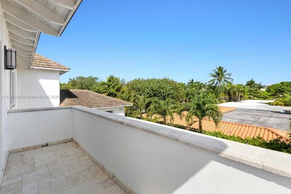Small Image of 689 GLENRIDGE RD, Key Biscayne Number 27