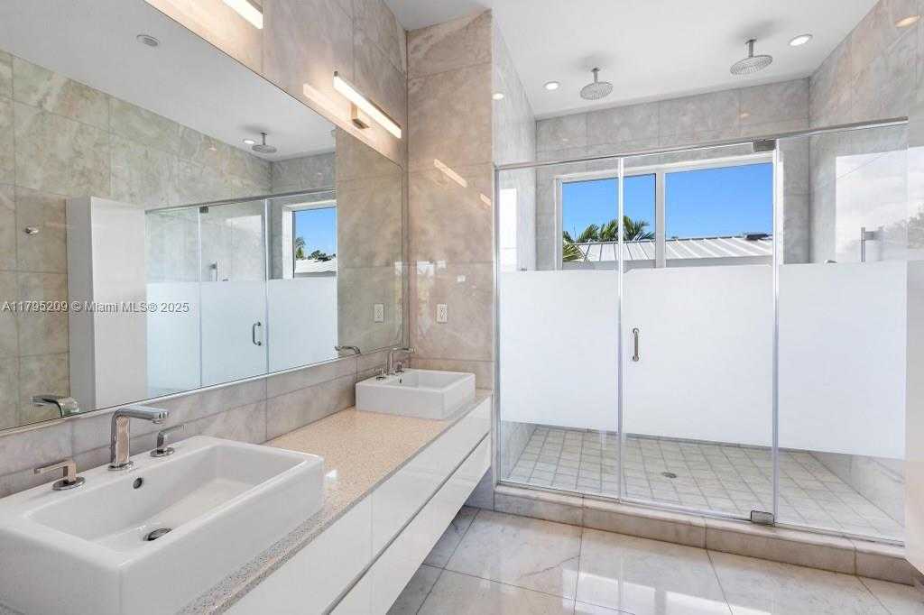 Small Image of 689 GLENRIDGE RD, Key Biscayne Number 28