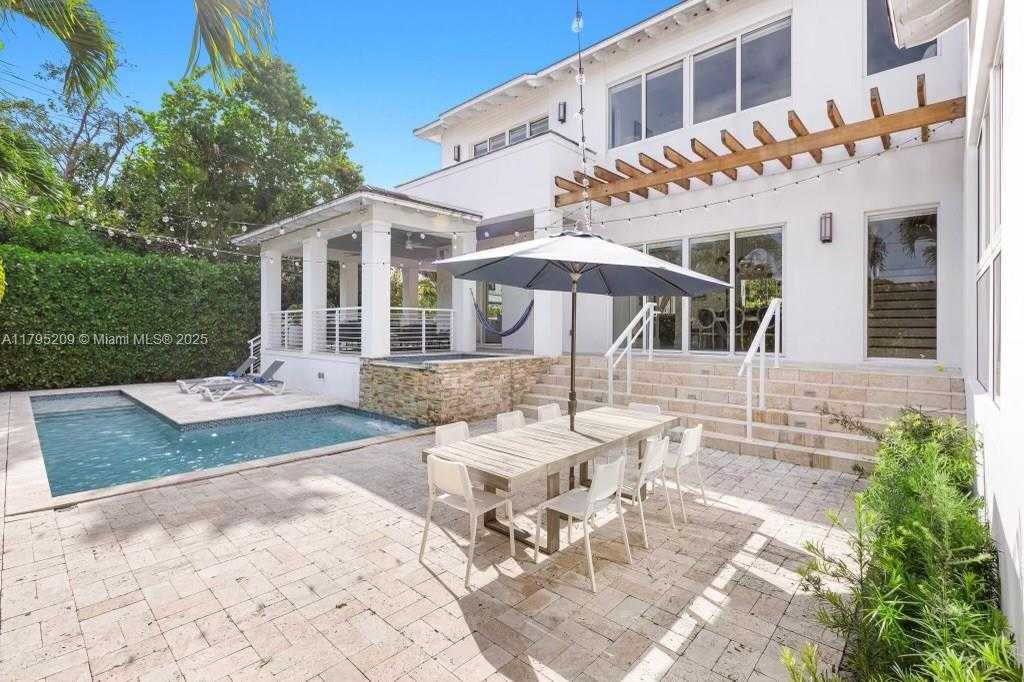Small Image of 689 GLENRIDGE RD, Key Biscayne Number 3
