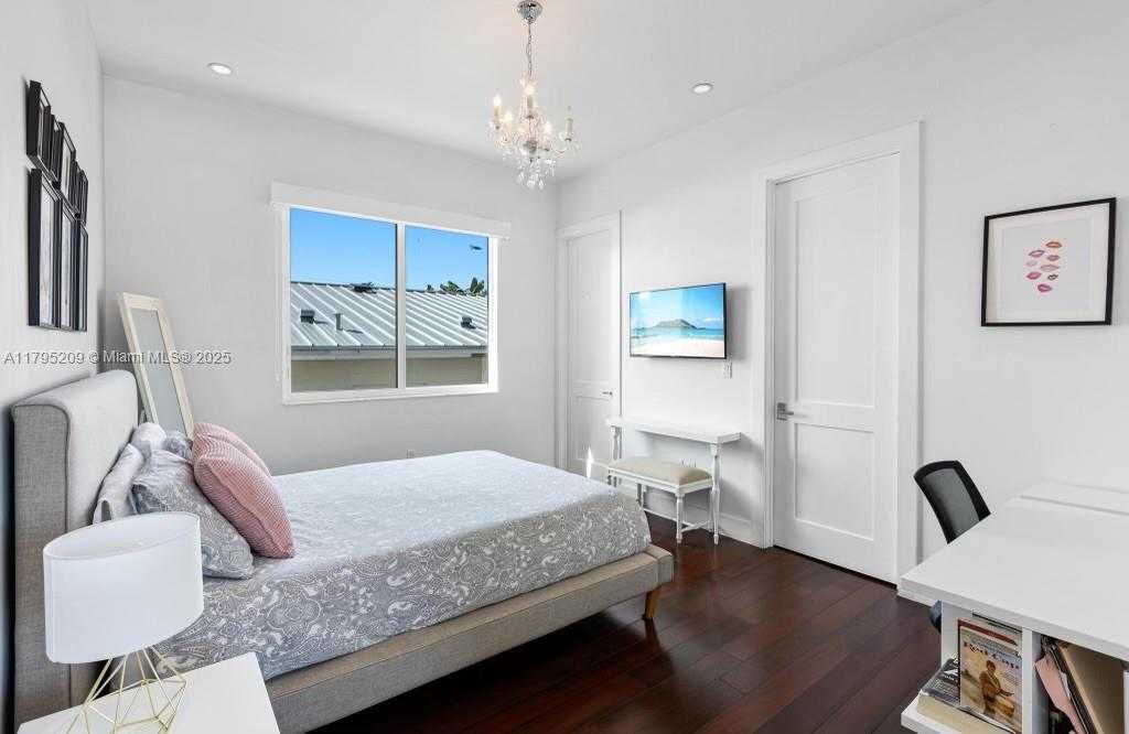Small Image of 689 GLENRIDGE RD, Key Biscayne Number 30
