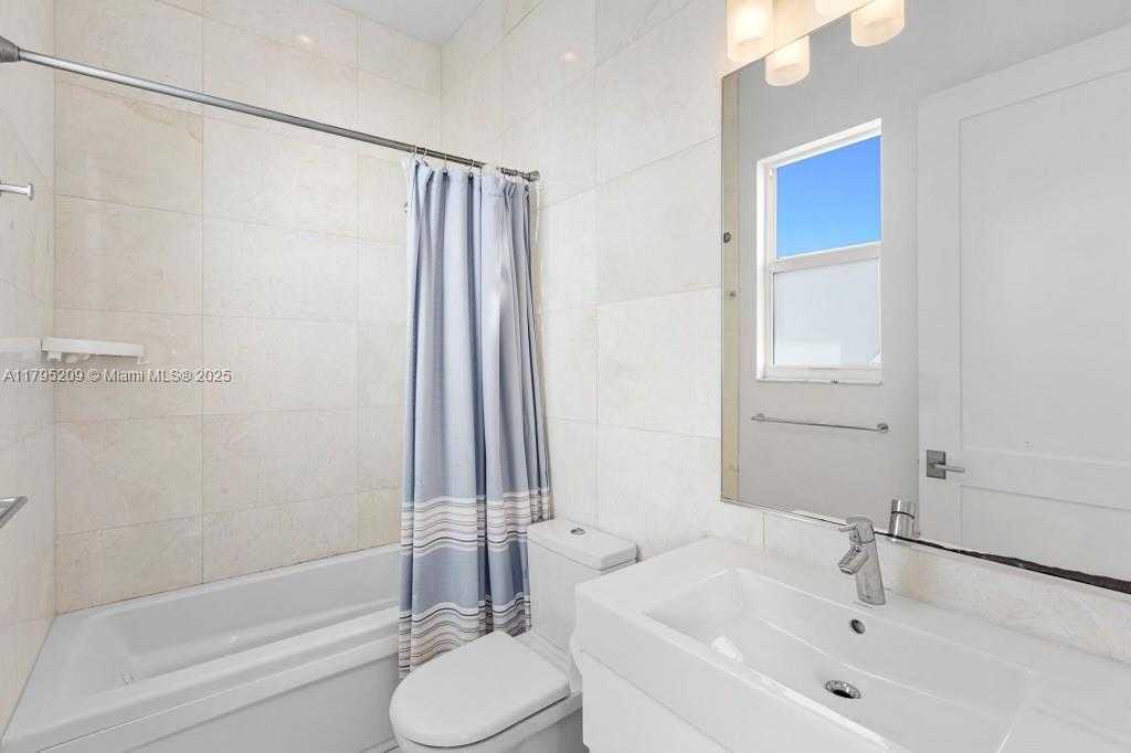 Small Image of 689 GLENRIDGE RD, Key Biscayne Number 34