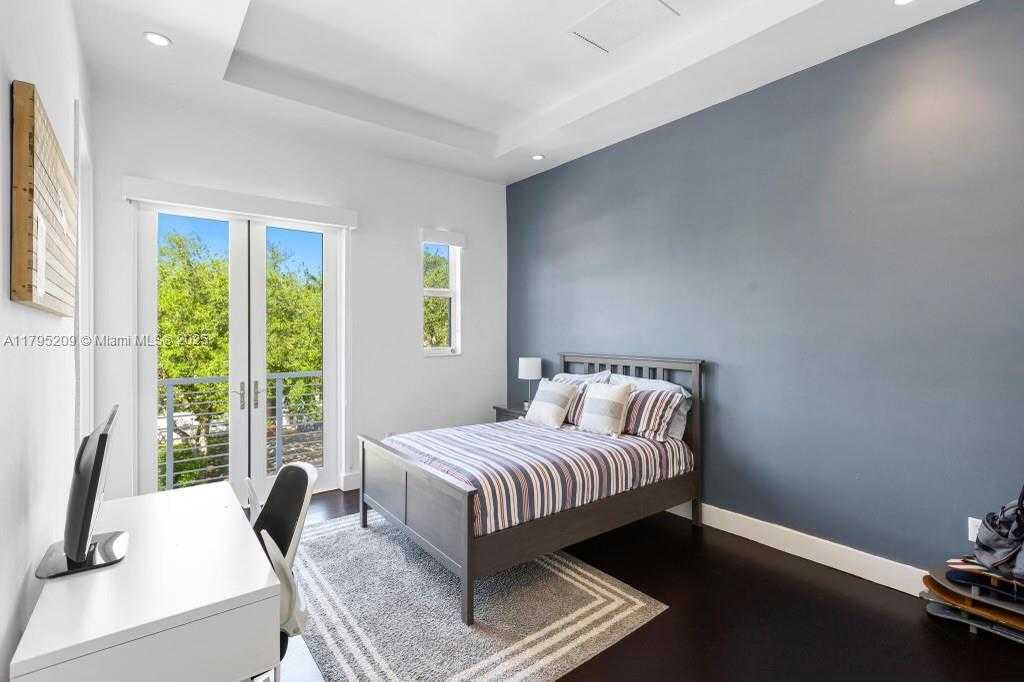 Small Image of 689 GLENRIDGE RD, Key Biscayne Number 35