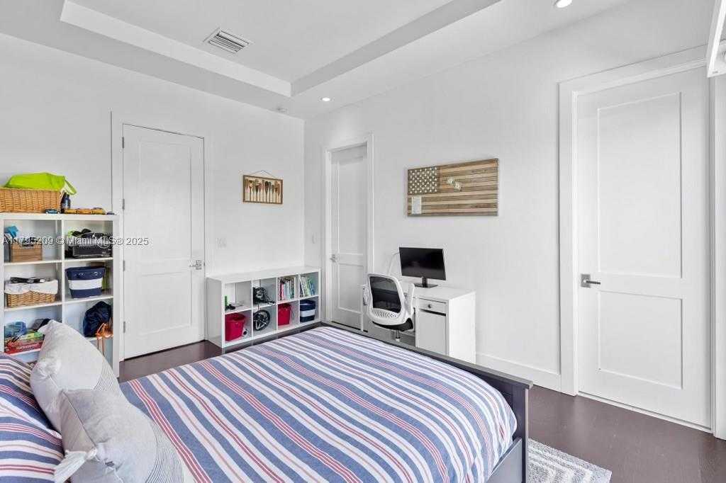 Small Image of 689 GLENRIDGE RD, Key Biscayne Number 36