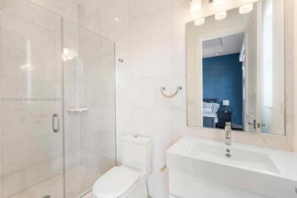 Small Image of 689 GLENRIDGE RD, Key Biscayne Number 37