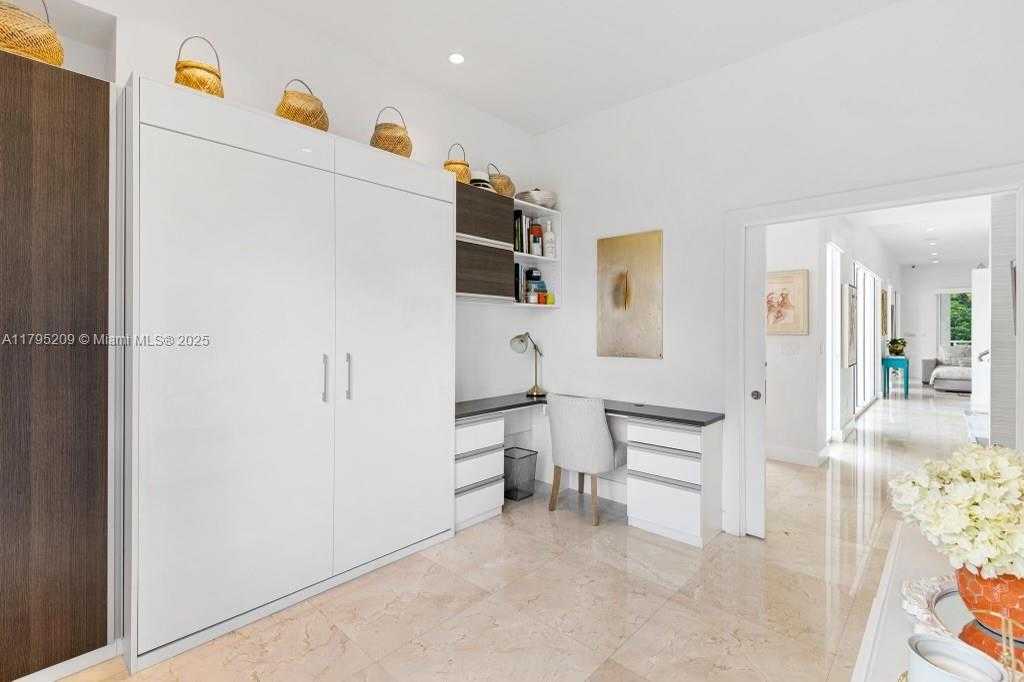 Small Image of 689 GLENRIDGE RD, Key Biscayne Number 39