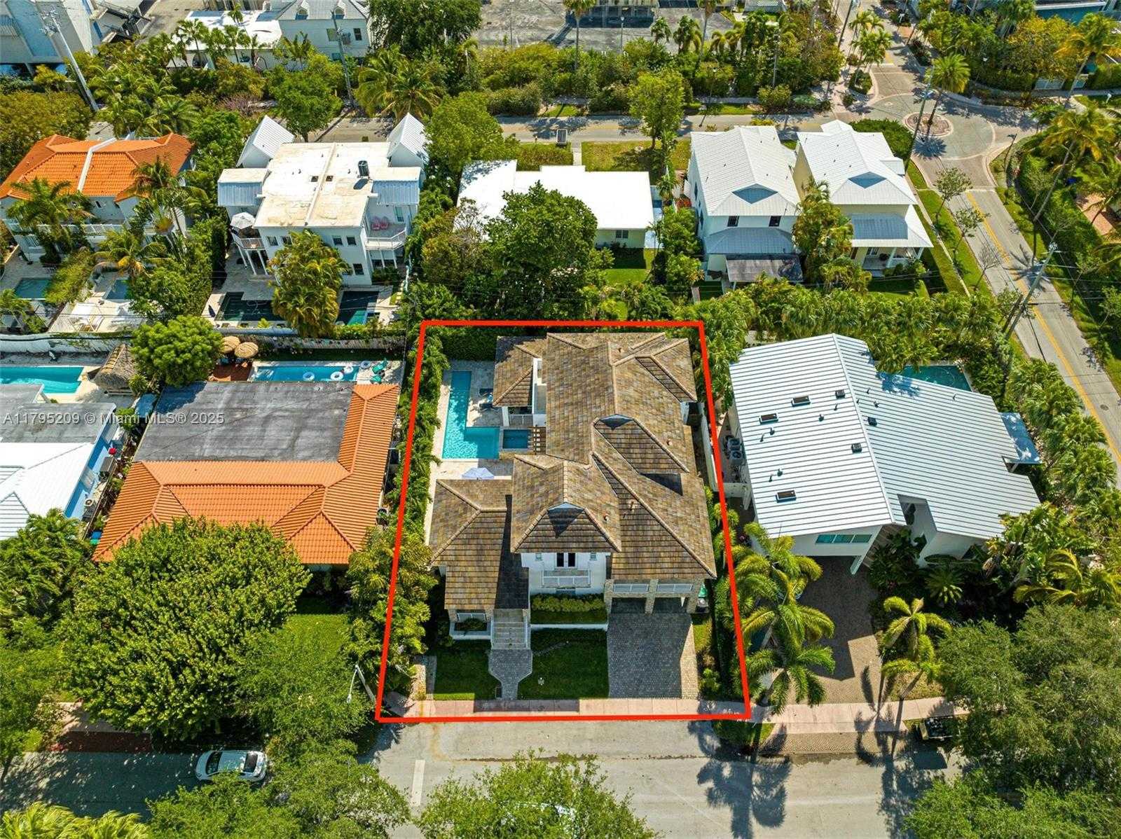 Small Image of 689 GLENRIDGE RD, Key Biscayne Number 4