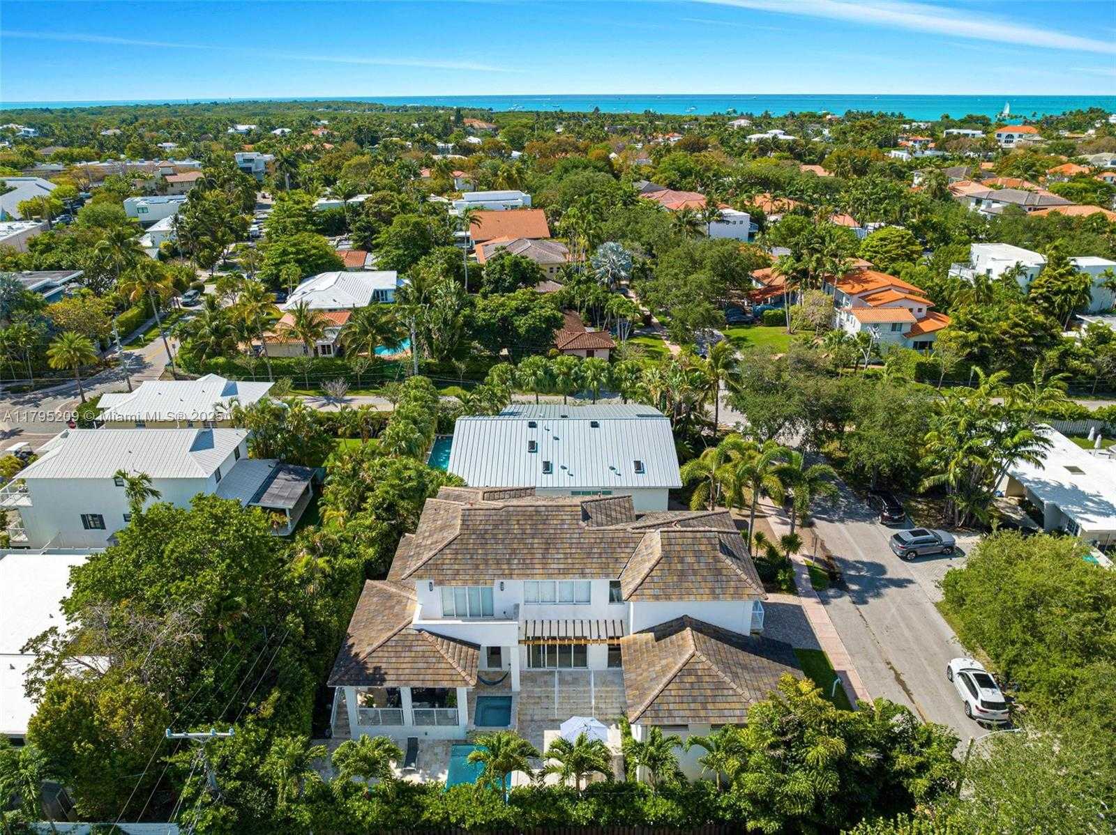 Small Image of 689 GLENRIDGE RD, Key Biscayne Number 47