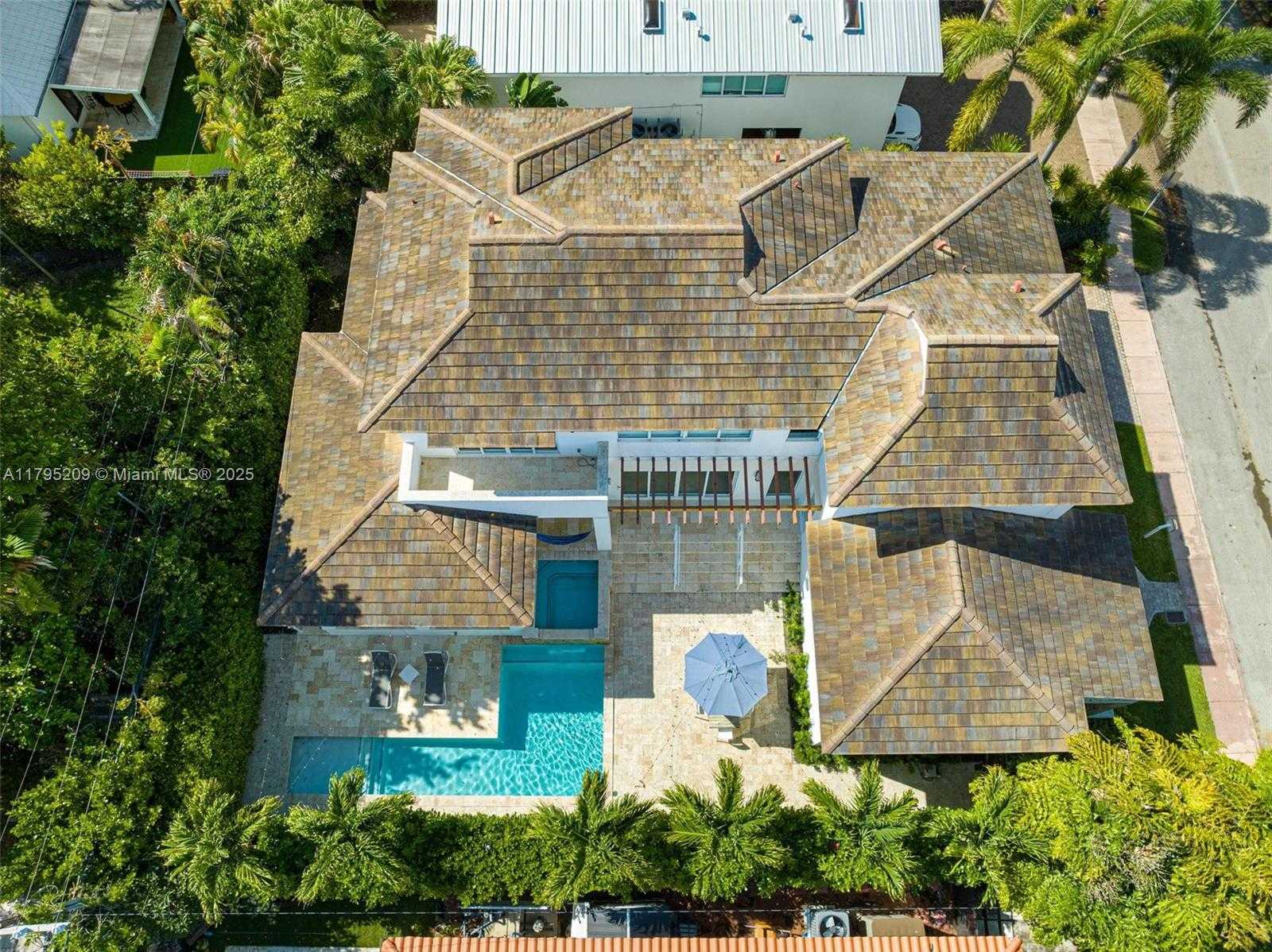 Small Image of 689 GLENRIDGE RD, Key Biscayne Number 5