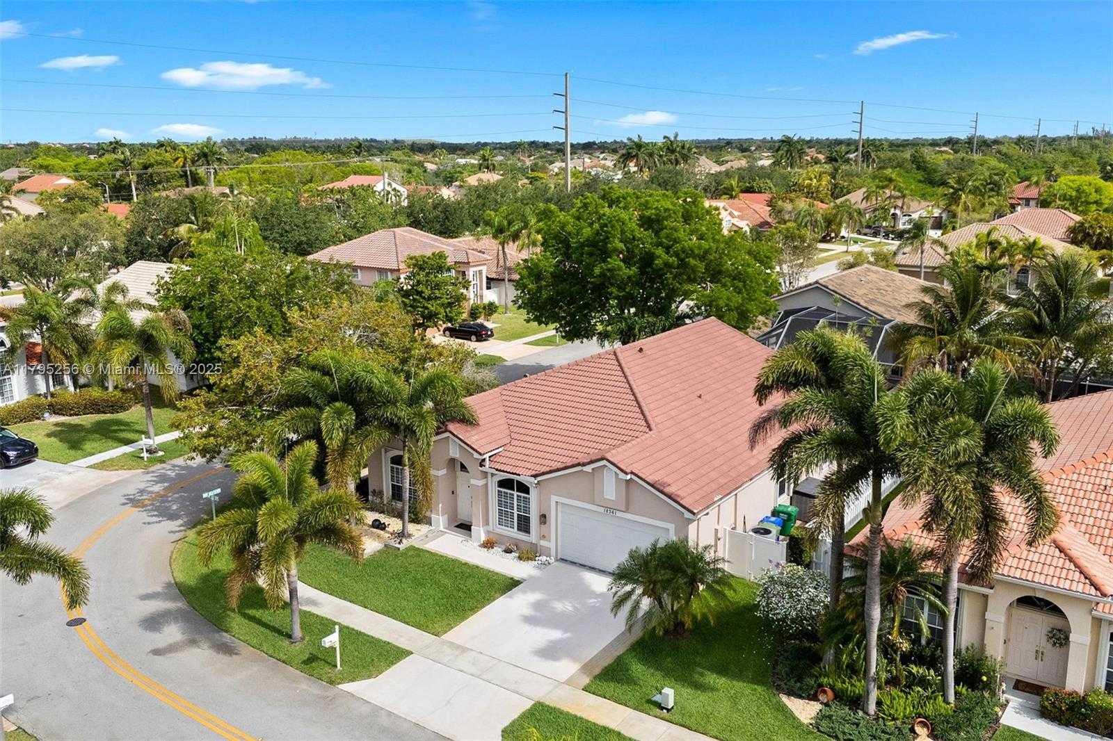 Small Image of 18361 NORTH WEST 10TH ST, Pembroke Pines Number 27