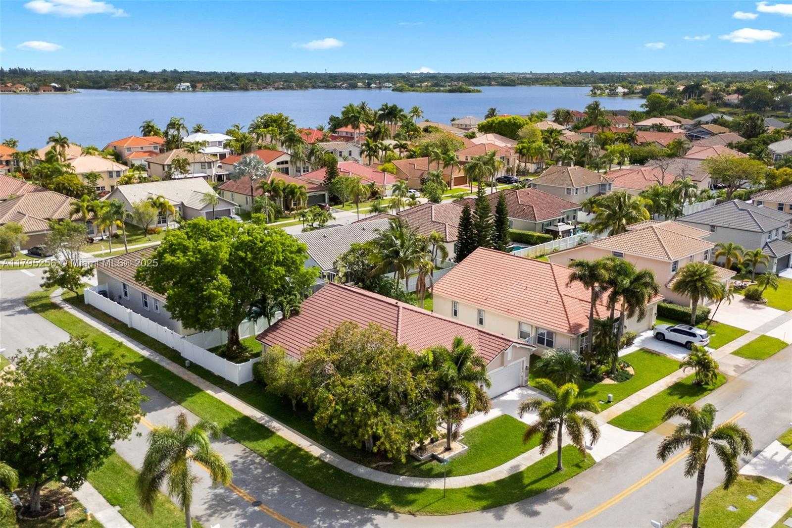 Small Image of 18361 NORTH WEST 10TH ST, Pembroke Pines Number 28