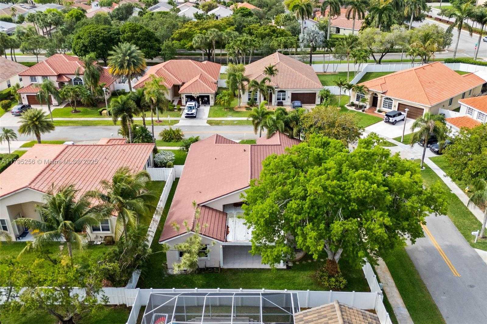 Small Image of 18361 NORTH WEST 10TH ST, Pembroke Pines Number 29