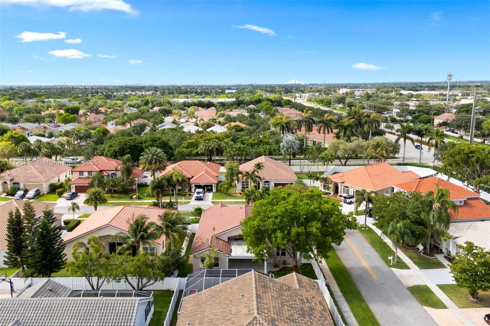Small Image of 18361 NORTH WEST 10TH ST, Pembroke Pines Number 30