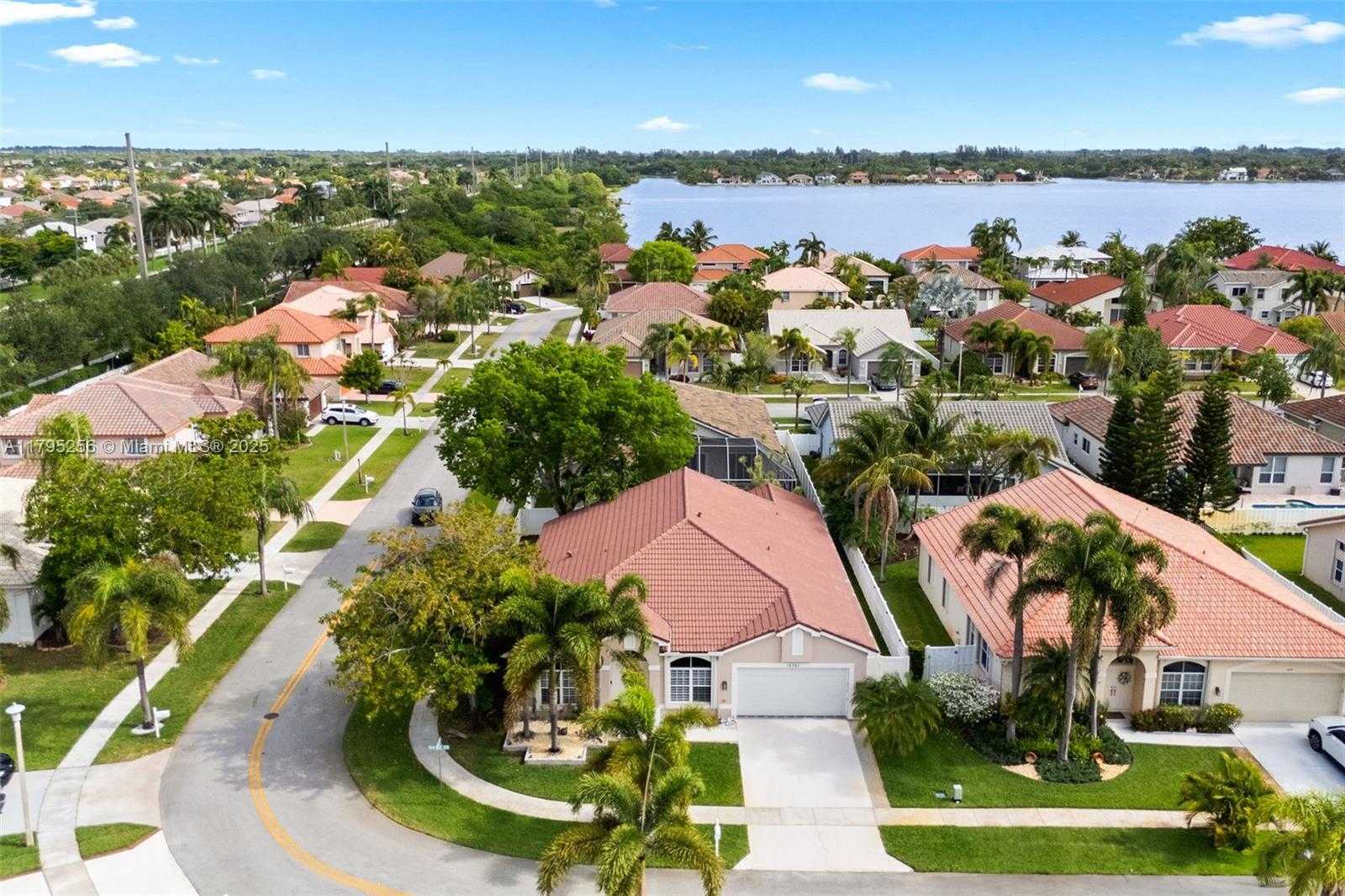 Small Image of 18361 NORTH WEST 10TH ST, Pembroke Pines Number 32