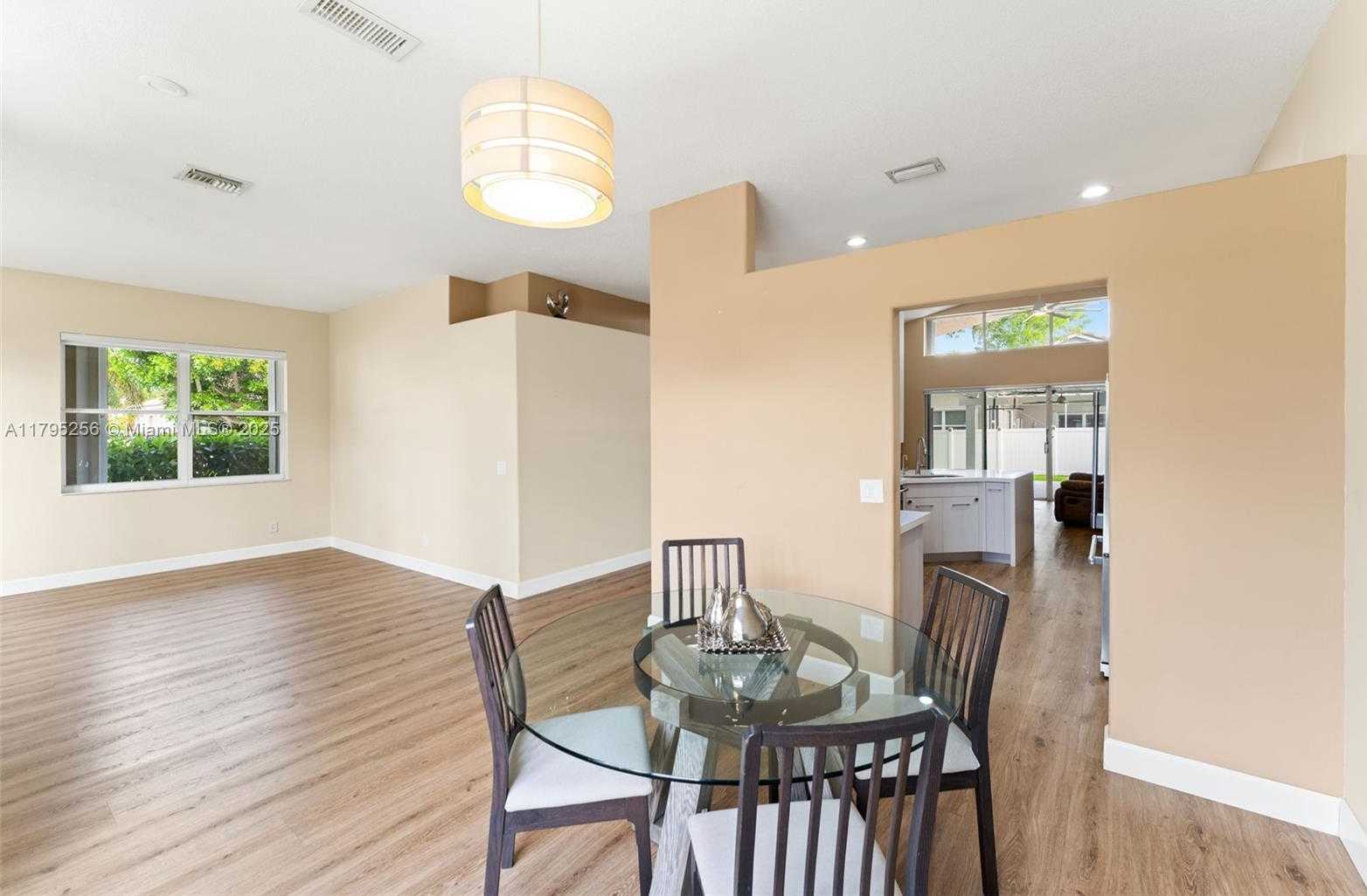 Small Image of 18361 NORTH WEST 10TH ST, Pembroke Pines Number 34
