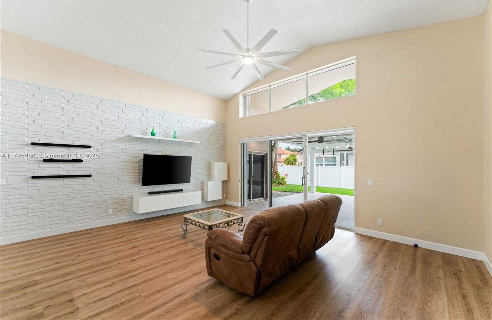Small Image of 18361 NORTH WEST 10TH ST, Pembroke Pines Number 36