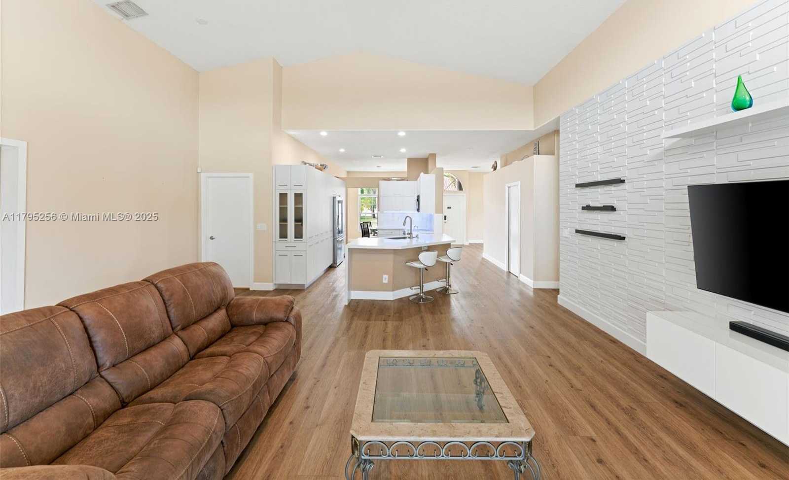 Small Image of 18361 NORTH WEST 10TH ST, Pembroke Pines Number 38