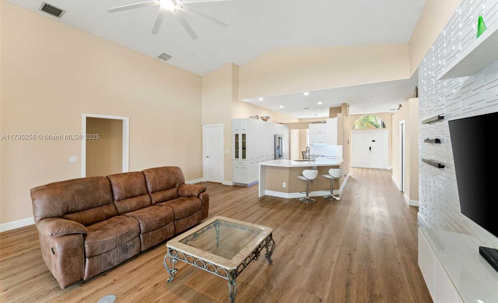 Small Image of 18361 NORTH WEST 10TH ST, Pembroke Pines Number 39
