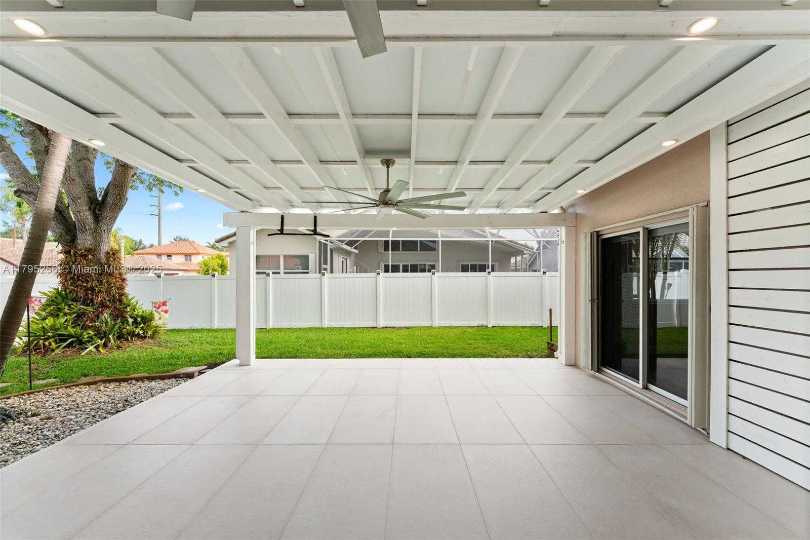 Small Image of 18361 NORTH WEST 10TH ST, Pembroke Pines Number 4