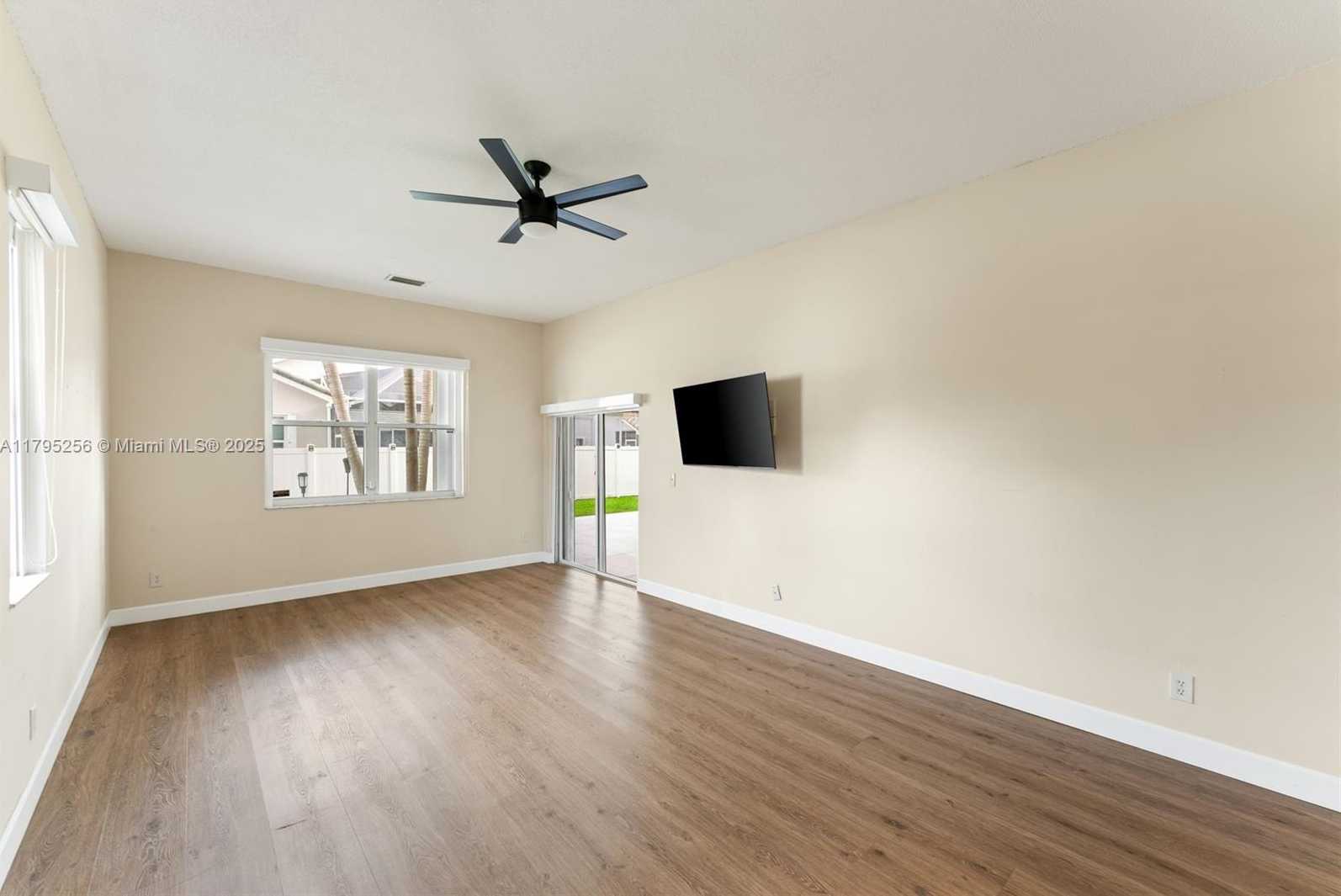 Small Image of 18361 NORTH WEST 10TH ST, Pembroke Pines Number 40