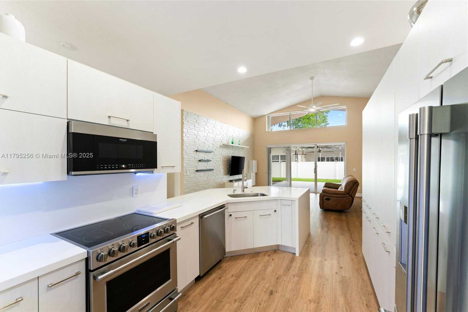 Small Image of 18361 NORTH WEST 10TH ST, Pembroke Pines Number 8