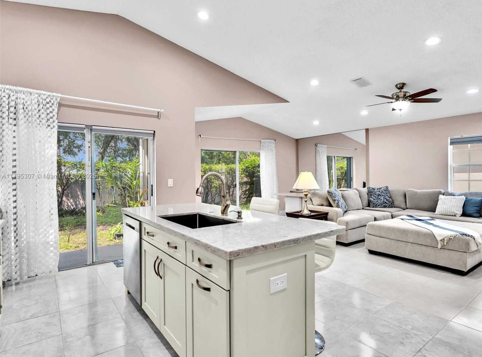 Small Image of 102 GABLES BLVD, Weston Number 11