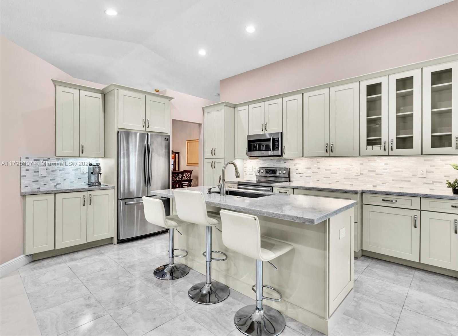 Small Image of 102 GABLES BLVD, Weston Number 12