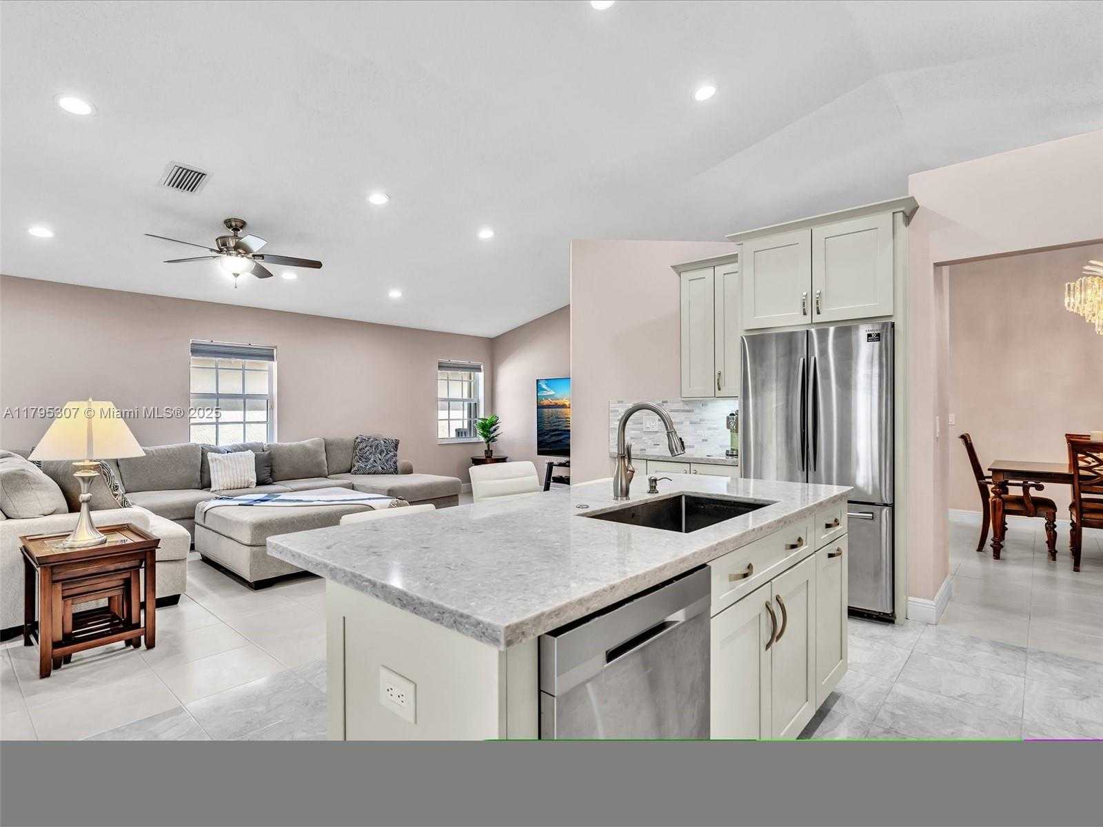 Small Image of 102 GABLES BLVD, Weston Number 14