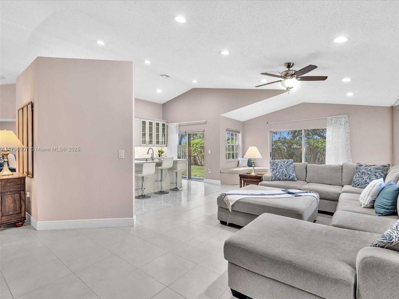 Small Image of 102 GABLES BLVD, Weston Number 16