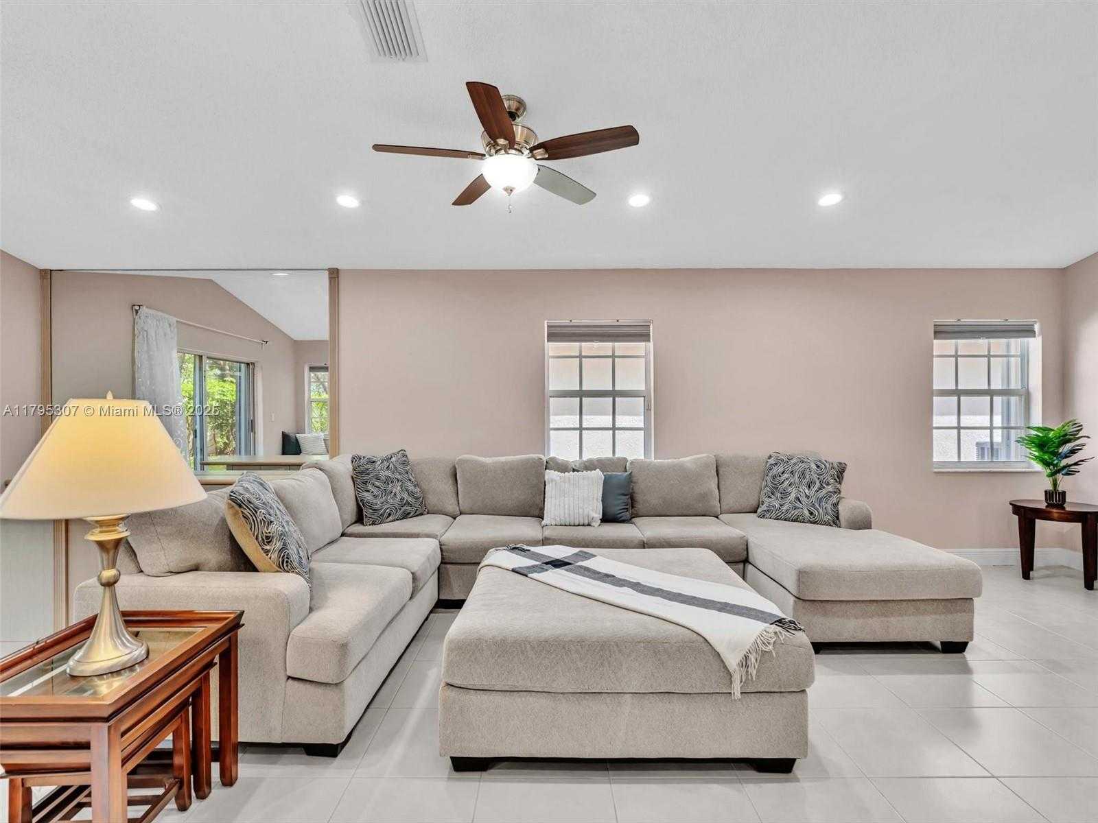 Small Image of 102 GABLES BLVD, Weston Number 19