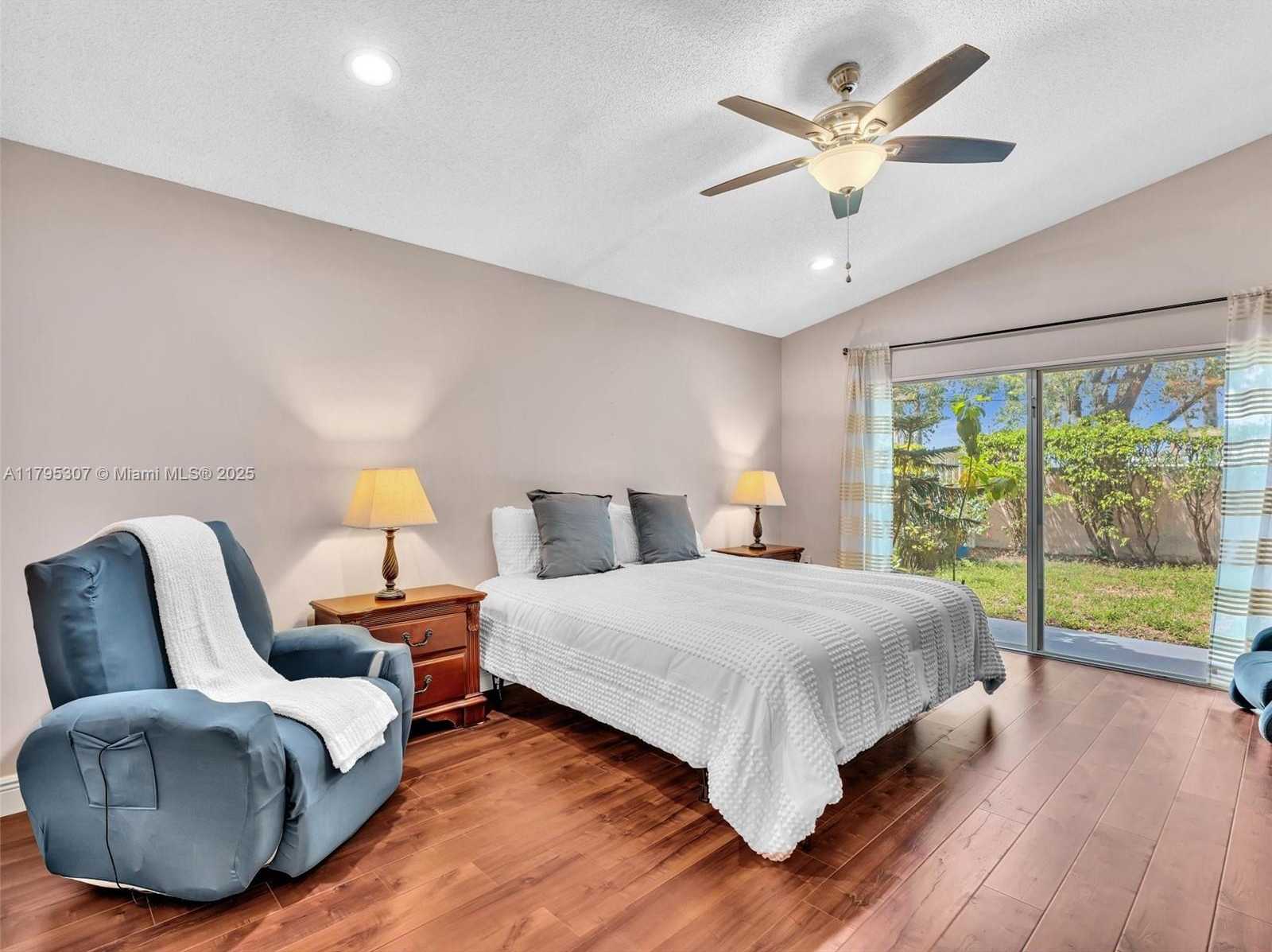 Small Image of 102 GABLES BLVD, Weston Number 21