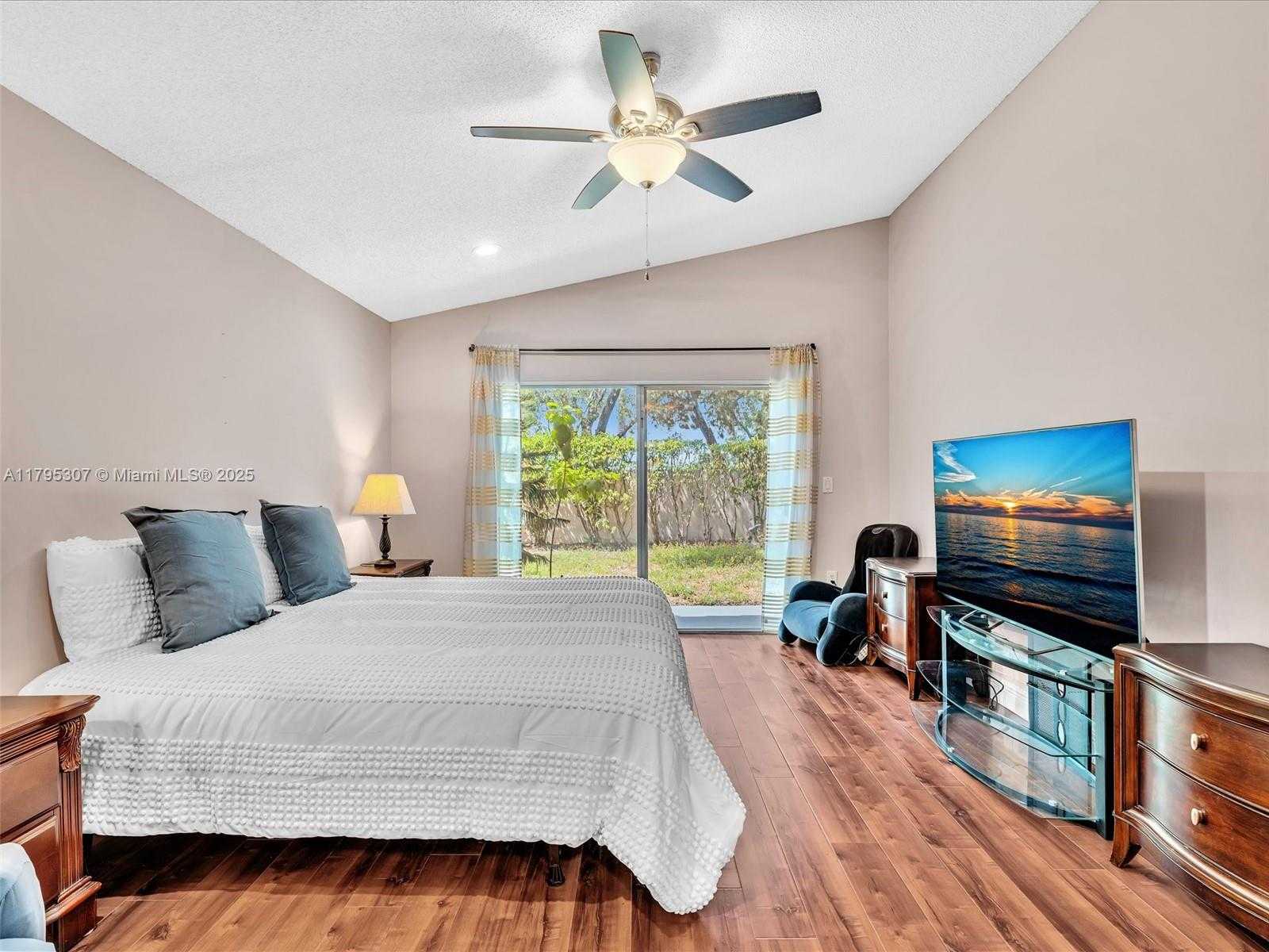 Small Image of 102 GABLES BLVD, Weston Number 22