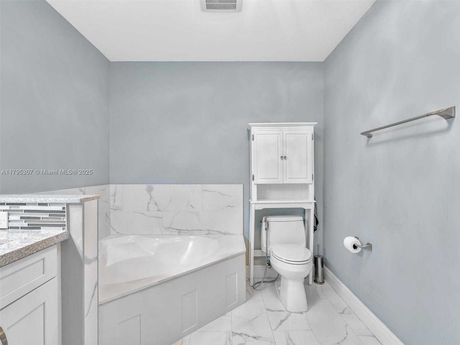 Small Image of 102 GABLES BLVD, Weston Number 26