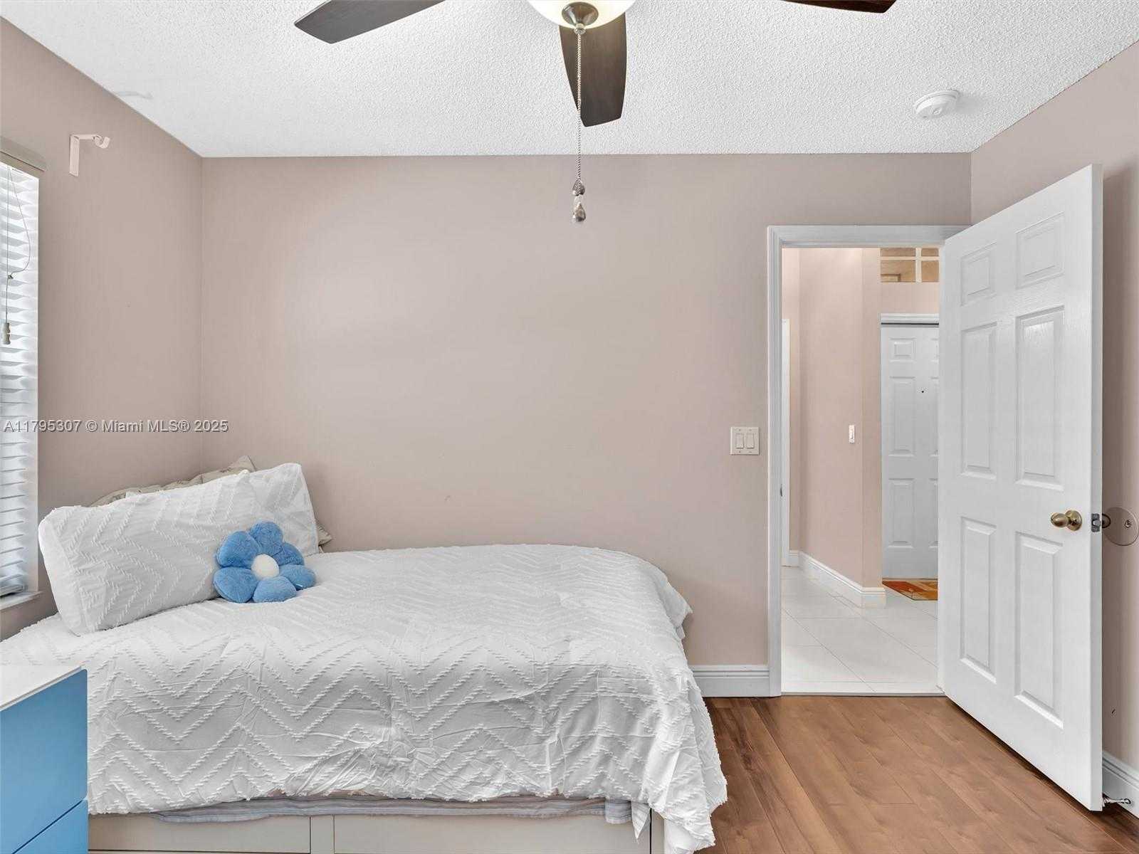 Small Image of 102 GABLES BLVD, Weston Number 29