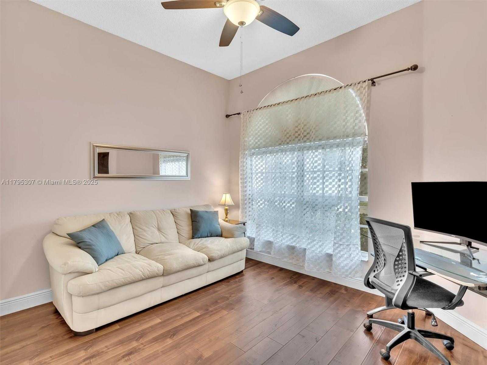 Small Image of 102 GABLES BLVD, Weston Number 31